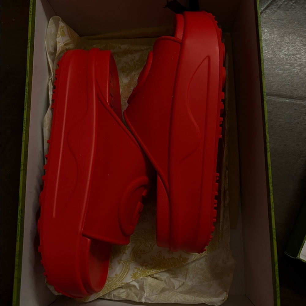 Gucci Red Interlocking GG Rubber Slide - Picture 3 of 5